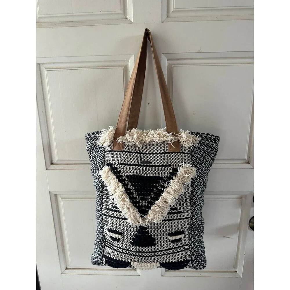 Roxy 100% Cotton Rama Cay Macrame Like Woven Fringe Zipper Closure Tote Bag
